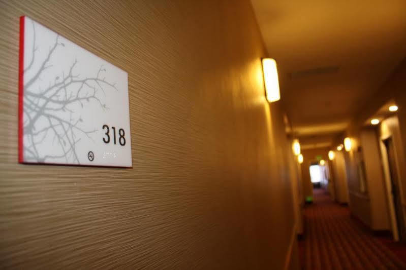 Comfort Suites Denver Buitenkant foto